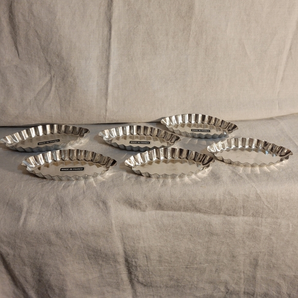 Vintage Set of 6 Made In France Mini Metal Tart Tins - Picture 5 of 9